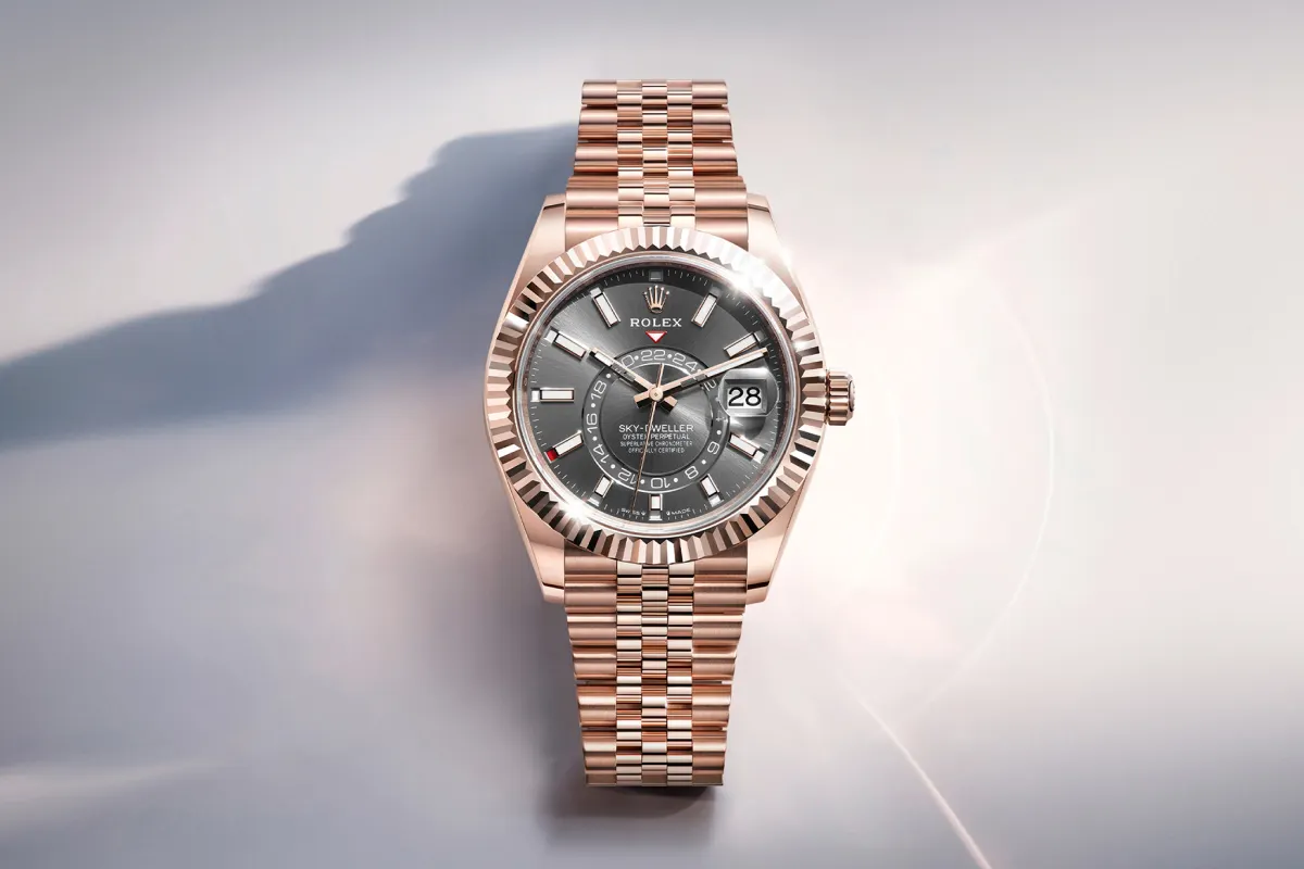 Scopri Rolex Sky-Dweller presso Curnis, rivenditore Autorizzato Rolex a Bergamo