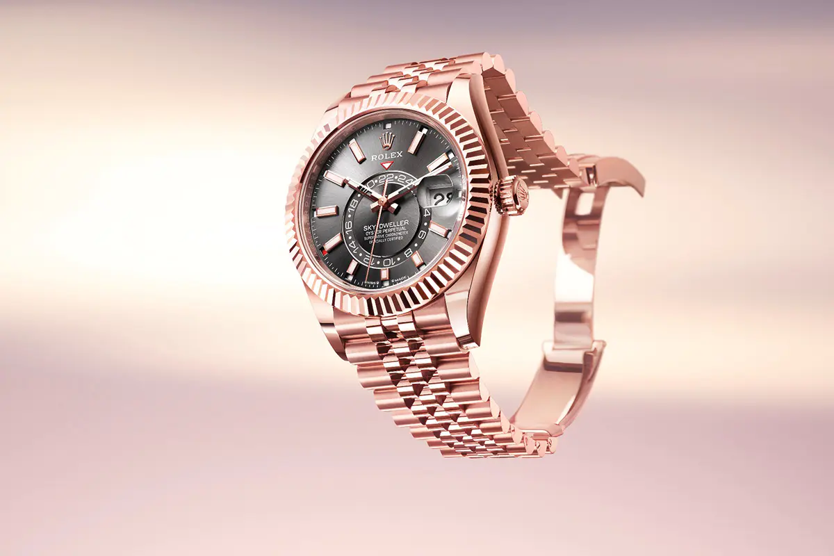 Scopri Rolex Sky-Dweller presso Curnis, rivenditore Autorizzato Rolex a Bergamo